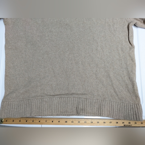 Patagonia Heathered Gray Crew Neck Sweater - Picture 8 of 12